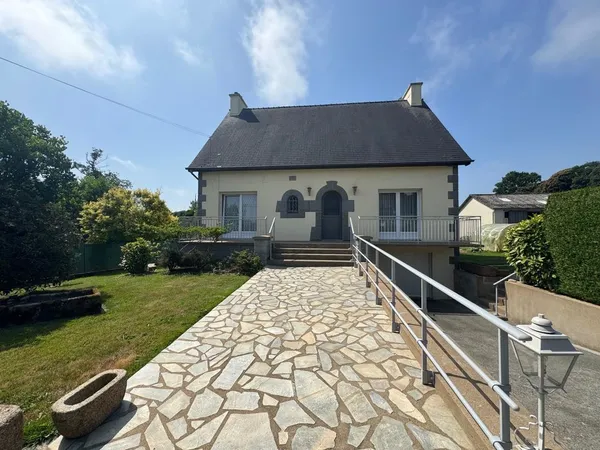 Maison de 125 m² avec dépendance de 84 m² sur un terrain de 1632 m² 