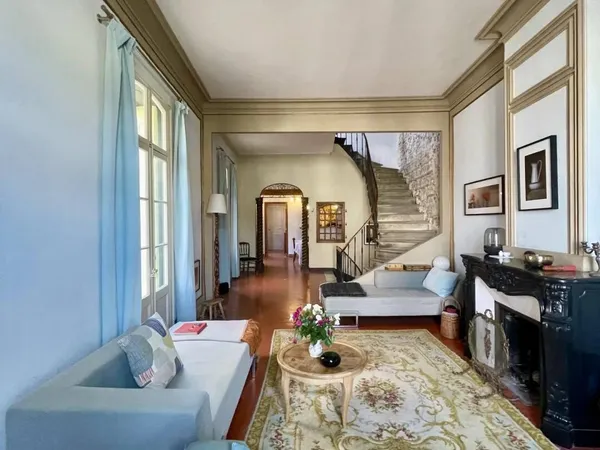 Maison 7 pièces 250 m² 