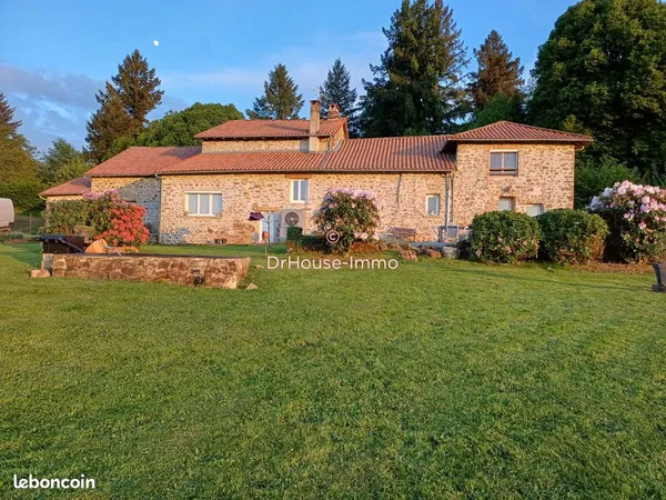Propriété 8 pièces 244 m² 
