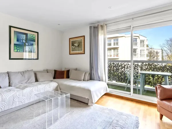 Élégant 2-pièces rénové de 43 m² - Résidence de standing au coeur de Garches 