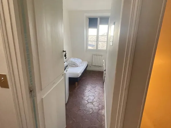 Sous-location chambre de bonne - 8e - Du 8 février au 8 mars 2026 