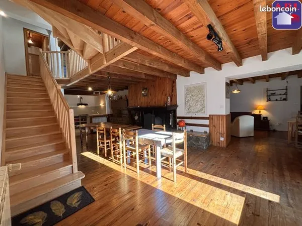 Maison 7 pièces 260 m² 