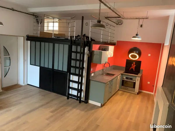 GRAND appartement LOFT 107m2 / F3 Duplex / Souplex en hyper centre historique Bayeux / atelier 