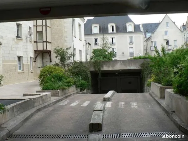 Parking - Garage Location Tours   132€