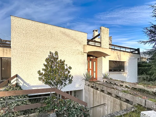 Maison d'architecte singulière - Volumes exceptionnels et potentiel rare à Castelsarrasin 