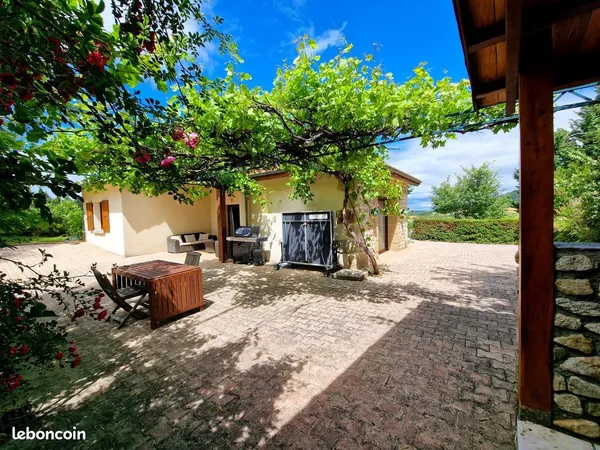 Grande maison familiale avec jardin à Varennes (Chanonat) 