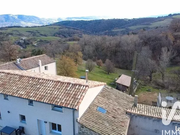 Propriété 10 pièces 278 m² 