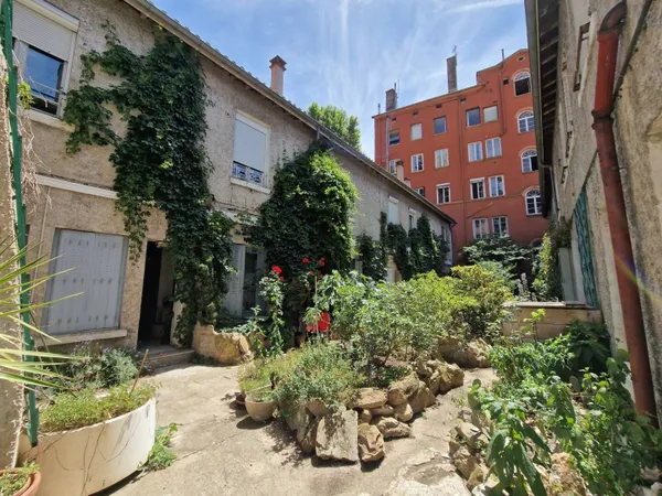 Studio 1 pièce 28 m² 