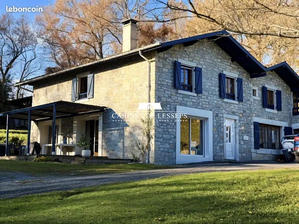 Maison 7 pièces 238 m² 