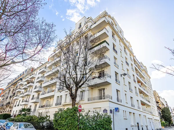 STUDIO 24,50 m2 ETAGE ELEVÉ , Avenue de saint mandé 