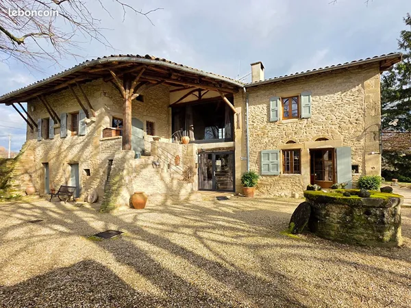 Propriété 6 pièces 268 m² 