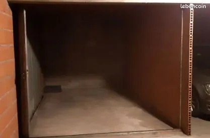 Garage fermé en sous-sol 
