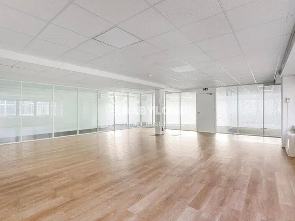 Bureaux 300 m² 
