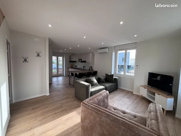 Chambre à louer pour étudiant entièrement meublée, climatisée avec salle d'eau indépendante 