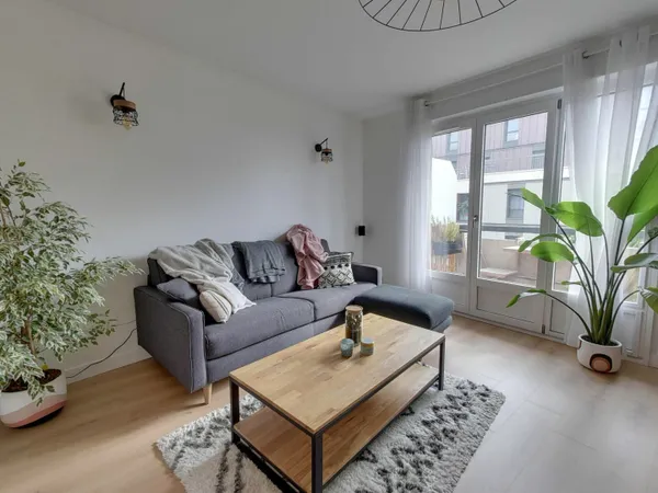T2 MEUBLE MONTREUIL AVEC BALCON 