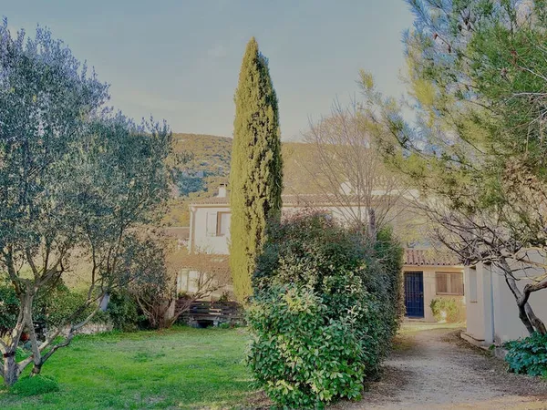 'Exclusivité Swixim Uzès' A 25 minutes d'Uzès, authentique maison du XIXè avec extension 