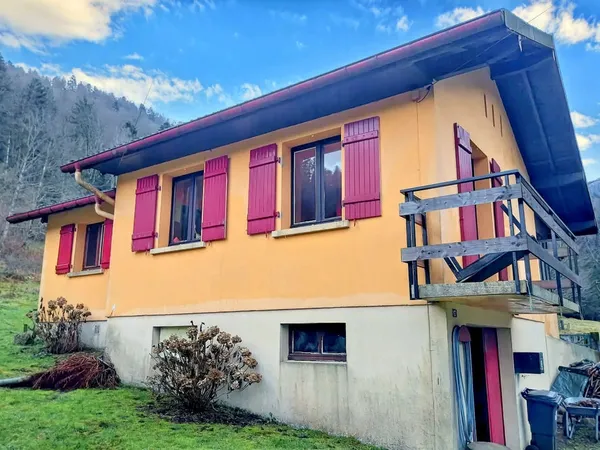 Maison au calme, garage et terrain 