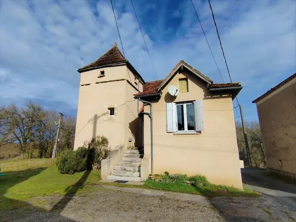 Maison en pierre de 3 pièces principales 