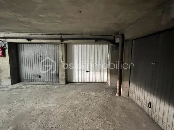 Grand box, 104 m² rare sur le secteur 
