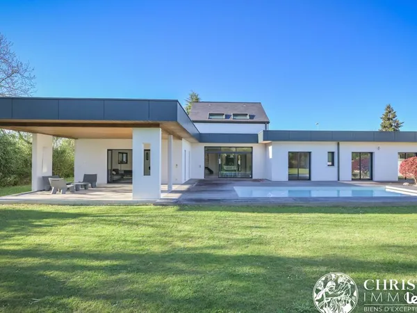 Propriété 8 pièces 265 m² 