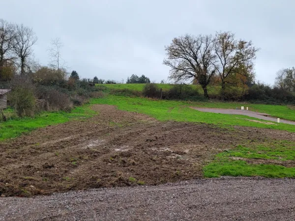 Terrain à bâtir de 841 m² à PESCHADOIRES (63) 