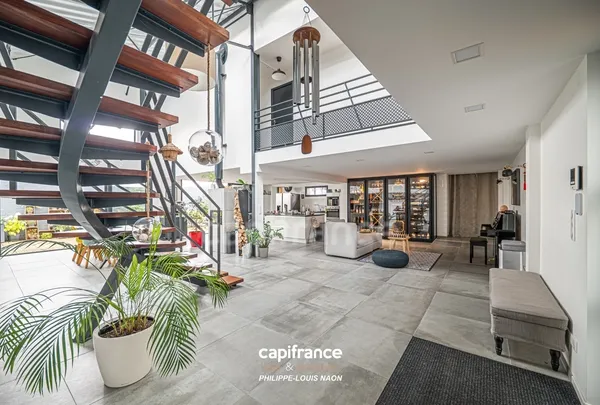 Vends loft 252m² 