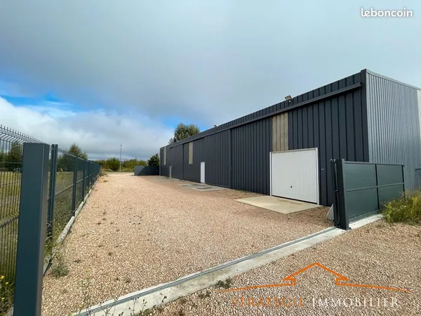 Local 240 m² ST LOUP DE VARENNES 