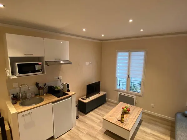 Loue charmant studio de 17m² à Montmartre - calme et bel emplacement 