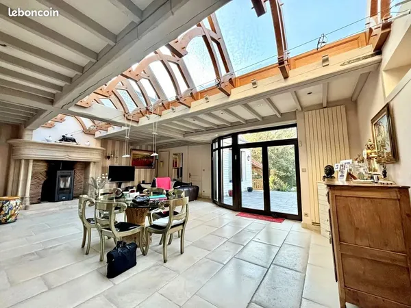Maison 8 pièces 239 m² 
