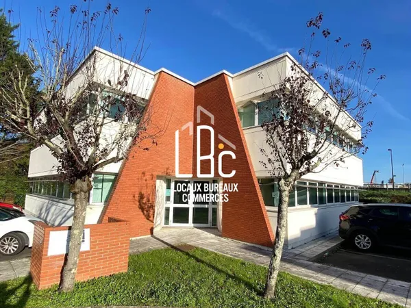 Bureau 275 m² 