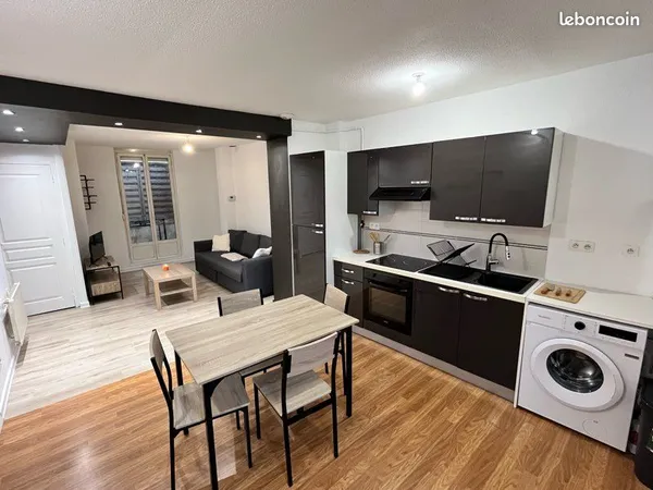 T2 MEUBLÉ 42 m² - HYPER CENTRE BOURGOIN-JALLIEU - GARE - TERRASSE - CALME - REFAIT À NEUF 