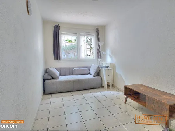Studio 1 pièce 20 m² 