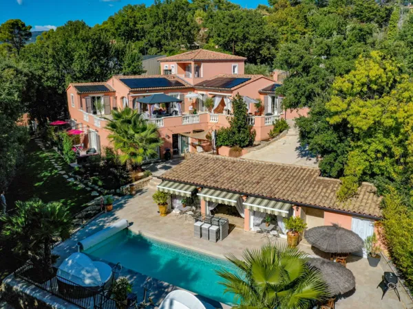 PROPRIETE D'EXCEPTION DE PLUS DE 300M² 