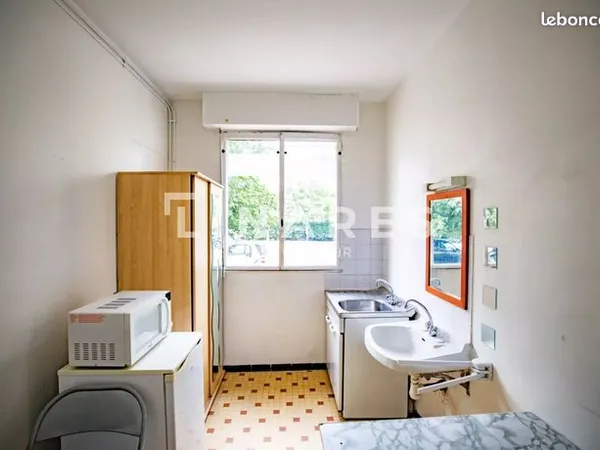 Appartement 1 pièce 9 m² 