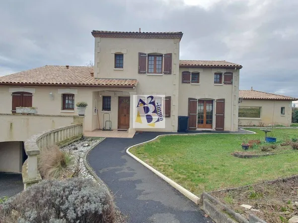 Maison 9 pièces 260 m² 