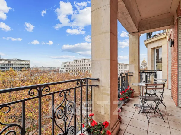 École Militaire - Appartement de 188 m² avec vue Tour Eiffel et extérieur de plain-pied 