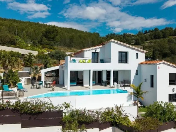 Villa vue mer panoramique et ses dépendances. 