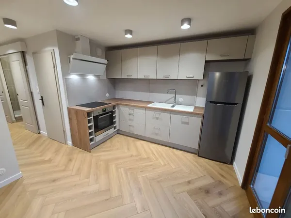 Appartement de 50m² avec cave, garage et 2 balcons 