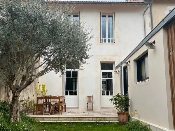 Maison avec jardin à proximité immédiate de l'hypercentre 