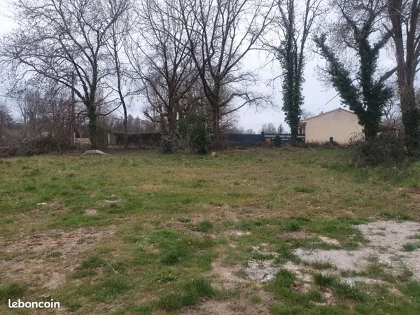 Terrain 1 040 m² Saint Laurent D Arce 