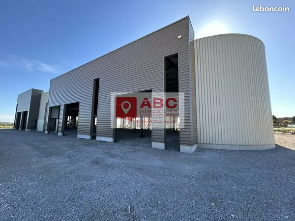 Local d'activité 757 m² 