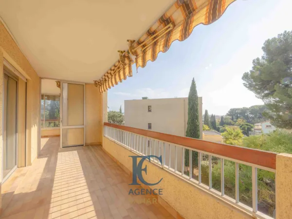 Appartement 3 pièces 80 m² grande terrasse, cave et garage. 