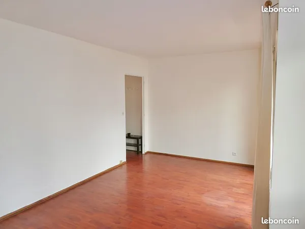 Lumineux STUDIO meublé 