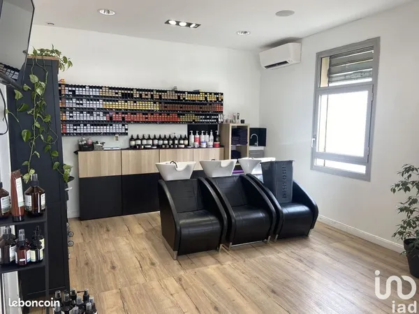 Boutique 52 m² CESTAS 
