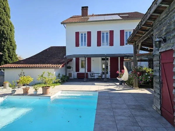 Maison 8 pièces 261 m² 