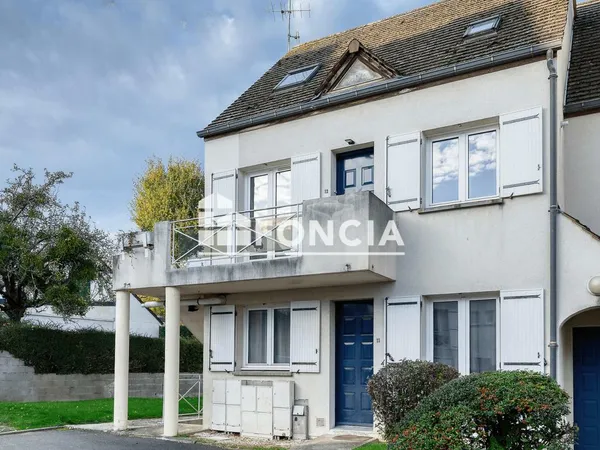 VERT-SAINT-DENIS - Rue des Roches Appartement duplex (type maison) de 57 m², bénéficiant d'une 