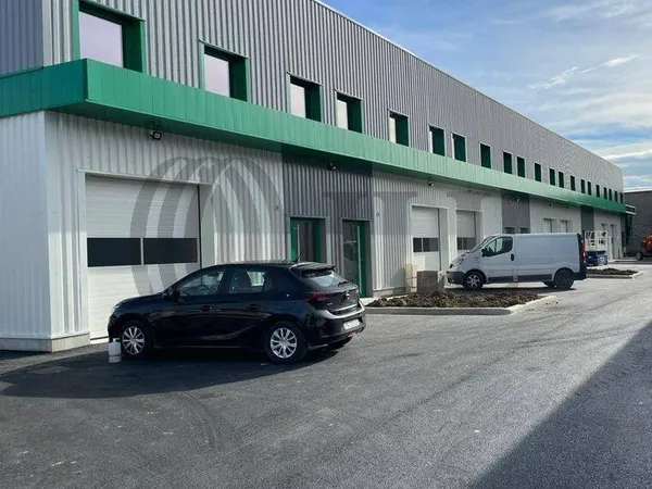 Local d'activité 154 m² 