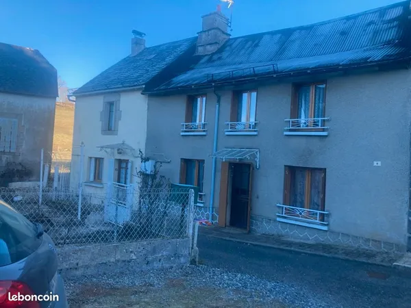 Maison à TRIZAC (Cantal) 