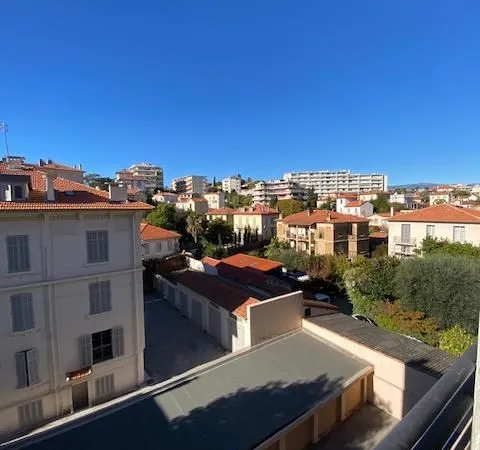 Studio 1 pièce 30 m² 