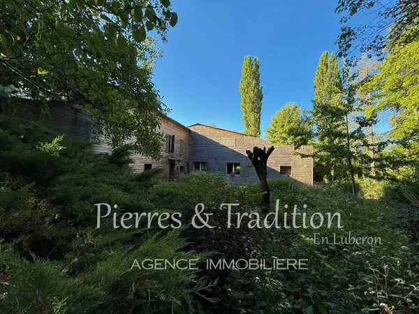 Propriété sur 3,5 Hectares de terrain avec piscine 